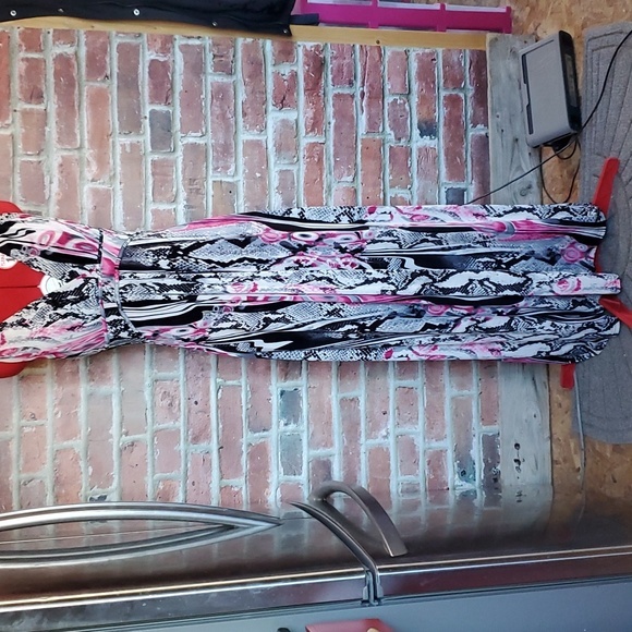 Suzy Shier Dresses & Skirts - SUZY Shier size medium maxi dress.‎